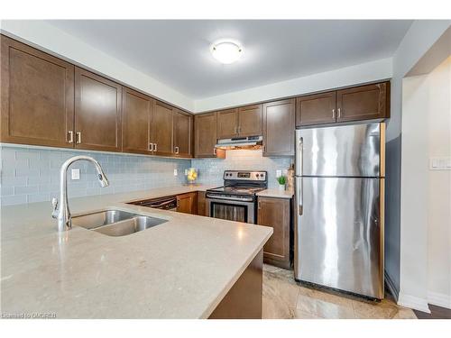 3059 Mistletoe Gardens, Oakville, ON - Indoor Photo Showing Kitchen With Double Sink With Upgraded Kitchen