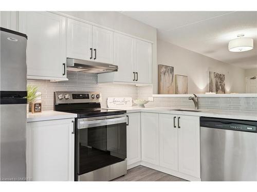 211-1450 Bishops Gate, Oakville, ON - Indoor Photo Showing Kitchen