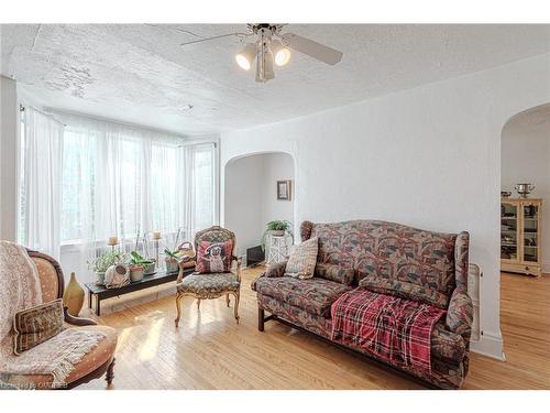 185 Park Street, Waterloo, ON - Indoor Photo Showing Living Room