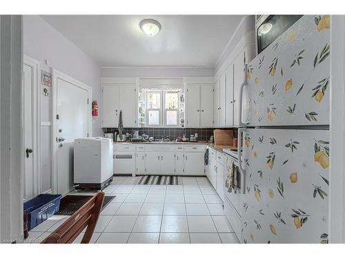 185 Park Street, Waterloo, ON - Indoor Photo Showing Kitchen