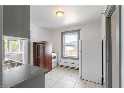 189 Park Street, Waterloo, ON - Indoor Photo Showing Kitchen With Double Sink