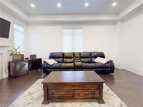 39 Trail Rider Drive, Brampton, ON - Indoor Photo Showing Living Room