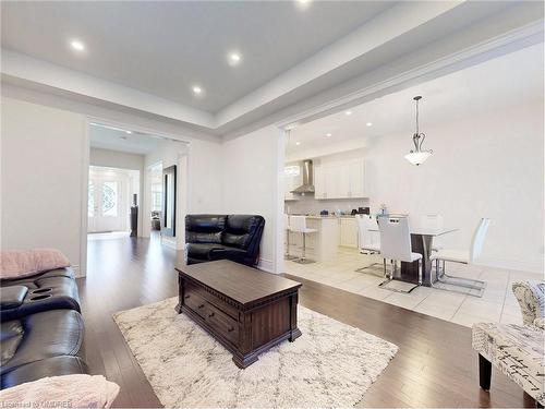 39 Trail Rider Drive, Brampton, ON - Indoor Photo Showing Living Room