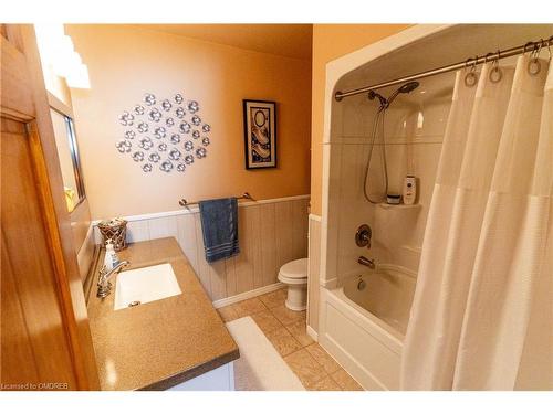 52 Westchester Way, Brantford, ON - Indoor Photo Showing Bathroom