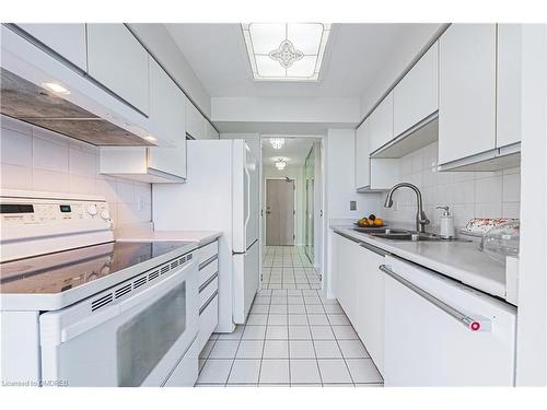 908-330 Rathburn Road W, Mississauga, ON - Indoor Photo Showing Kitchen With Double Sink