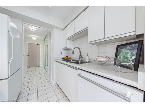 908-330 Rathburn Road W, Mississauga, ON - Indoor Photo Showing Kitchen With Double Sink