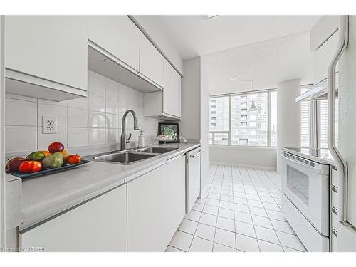 908-330 Rathburn Road W, Mississauga, ON - Indoor Photo Showing Kitchen With Double Sink