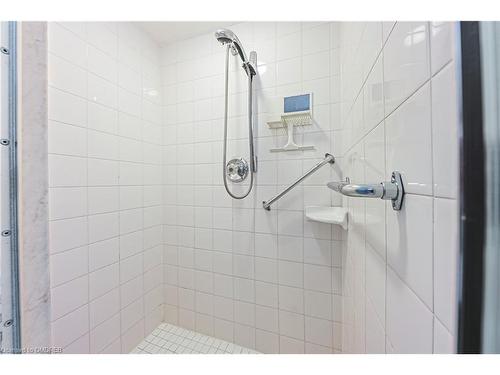 908-330 Rathburn Road W, Mississauga, ON - Indoor Photo Showing Bathroom