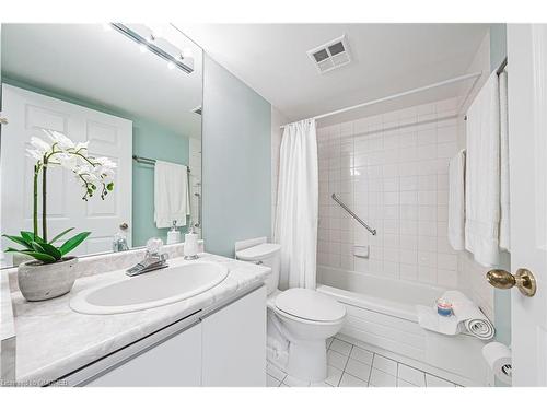 908-330 Rathburn Road W, Mississauga, ON - Indoor Photo Showing Bathroom