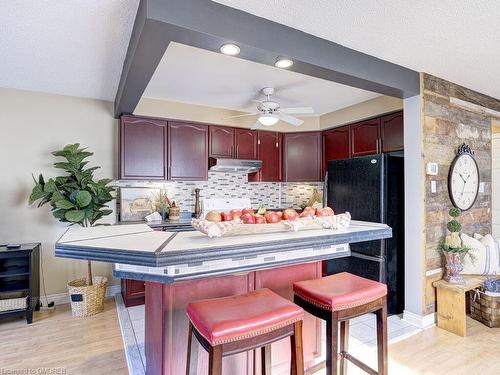 36 Kildonan Crescent, Waterdown, ON - Indoor Photo Showing Kitchen