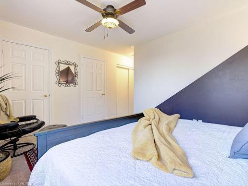 36 Kildonan Crescent, Waterdown, ON - Indoor Photo Showing Bedroom