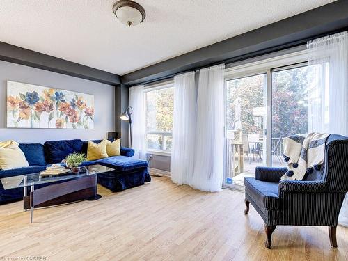 36 Kildonan Crescent, Waterdown, ON - Indoor Photo Showing Living Room