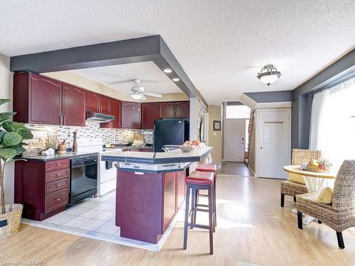 36 Kildonan Crescent, Waterdown, ON - Indoor Photo Showing Kitchen