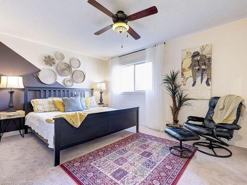 36 Kildonan Crescent, Waterdown, ON - Indoor Photo Showing Bedroom