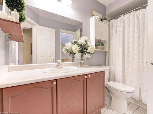 36 Kildonan Crescent, Waterdown, ON - Indoor Photo Showing Bathroom