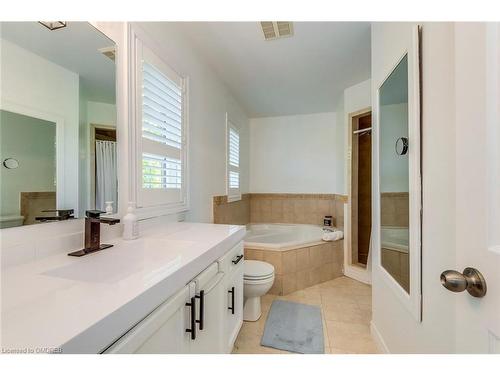 1436 Gulledge Trail, Oakville, ON - Indoor Photo Showing Bathroom