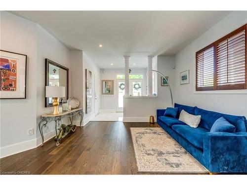 1436 Gulledge Trail, Oakville, ON - Indoor Photo Showing Living Room