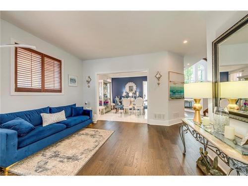 1436 Gulledge Trail, Oakville, ON - Indoor Photo Showing Living Room