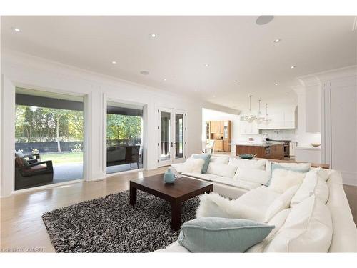 128 Balsam Drive, Oakville, ON - Indoor Photo Showing Living Room