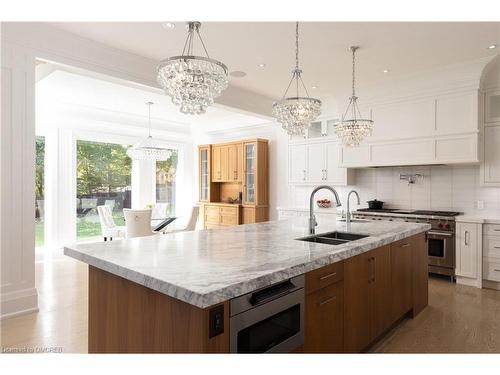 128 Balsam Drive, Oakville, ON - Indoor Photo Showing Kitchen With Double Sink With Upgraded Kitchen