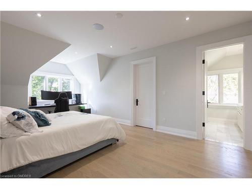 128 Balsam Drive, Oakville, ON - Indoor Photo Showing Bedroom