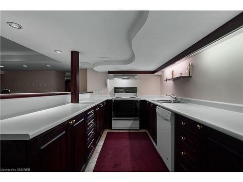 2625 Hammond Road, Mississauga, ON - Indoor Photo Showing Kitchen With Double Sink