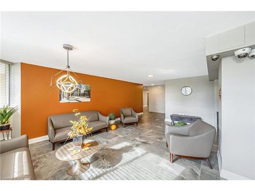 1202-81 Millside Drive, Milton, ON - Indoor Photo Showing Living Room