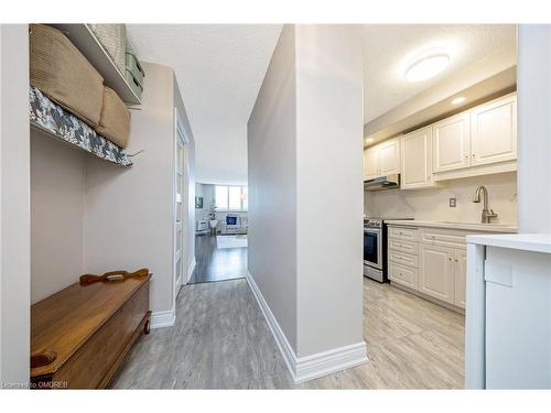 1202-81 Millside Drive, Milton, ON - Indoor Photo Showing Kitchen