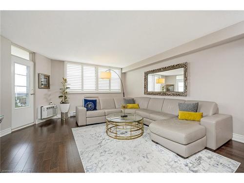 1202-81 Millside Drive, Milton, ON - Indoor Photo Showing Living Room