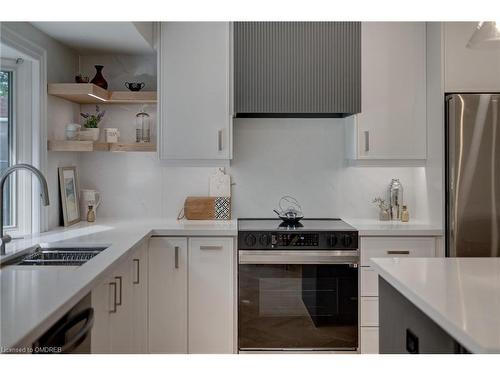 2435 Cyprus Avenue, Burlington, ON - Indoor Photo Showing Kitchen With Upgraded Kitchen