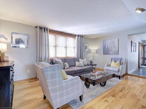 27 King Street, Milton, ON - Indoor Photo Showing Living Room