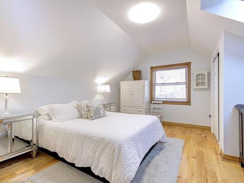 27 King Street, Milton, ON - Indoor Photo Showing Bedroom