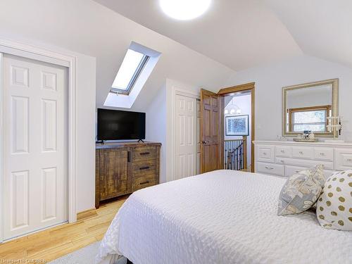 27 King Street, Milton, ON - Indoor Photo Showing Bedroom