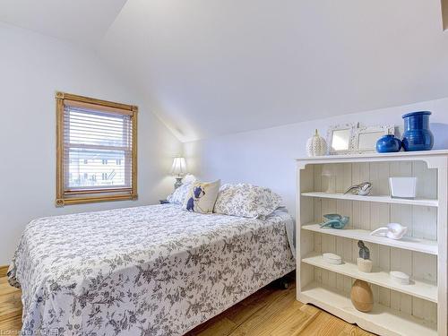 27 King Street, Milton, ON - Indoor Photo Showing Bedroom