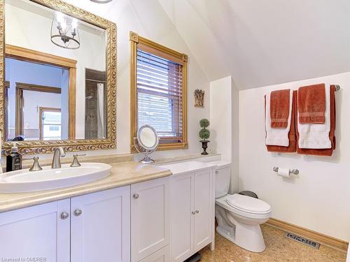 27 King Street, Milton, ON - Indoor Photo Showing Bathroom