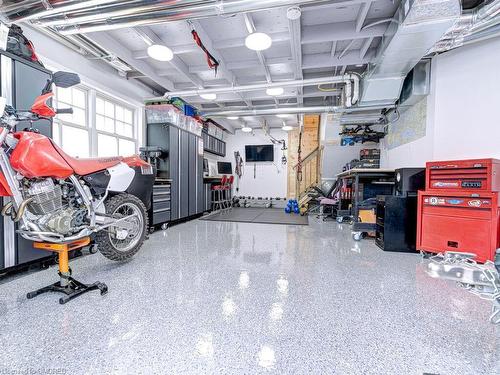 27 King Street, Milton, ON - Indoor Photo Showing Garage