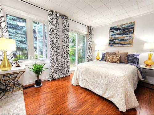 1089 Meredith Avenue, Mississauga, ON - Indoor Photo Showing Bedroom