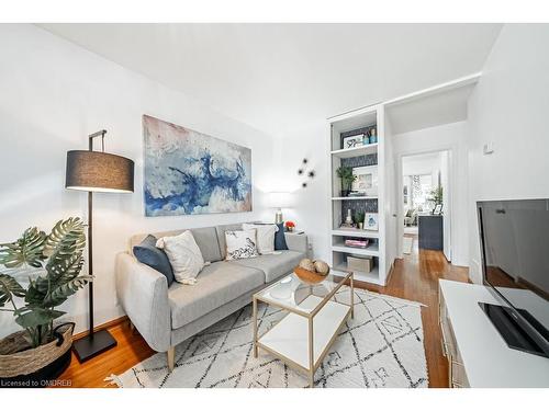 1089 Meredith Avenue, Mississauga, ON - Indoor Photo Showing Living Room