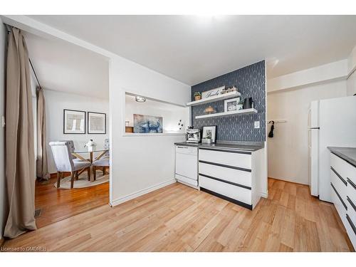 1089 Meredith Avenue, Mississauga, ON - Indoor Photo Showing Kitchen