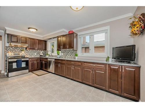 1298 Napier Crescent, Oakville, ON - Indoor Photo Showing Kitchen