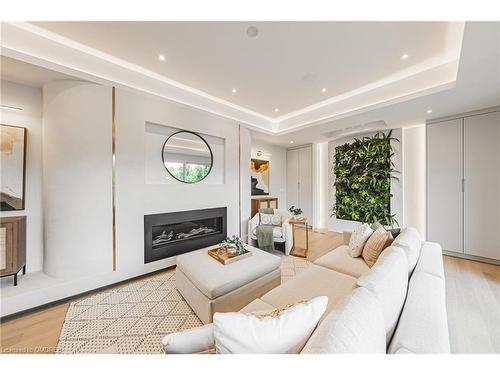 202 Queen Street W, Port Credit, ON - Indoor Photo Showing Living Room With Fireplace