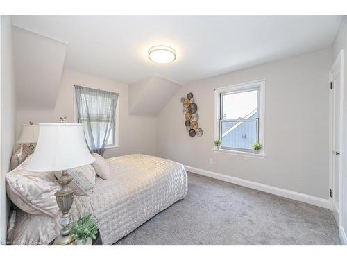 29 Princess Street, St. Catharines, ON - Indoor Photo Showing Bedroom