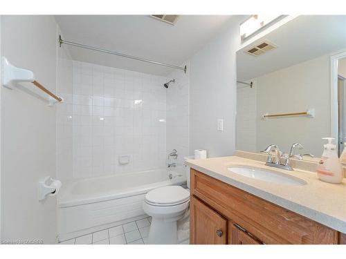 1004-400 Webb Drive, Mississauga, ON - Indoor Photo Showing Bathroom