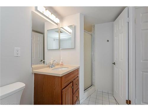 1004-400 Webb Drive, Mississauga, ON - Indoor Photo Showing Bathroom