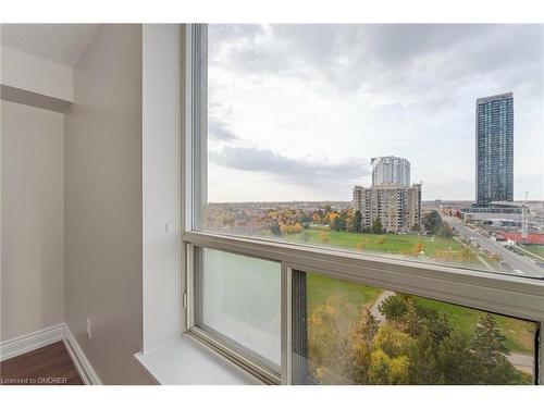 1004-400 Webb Drive, Mississauga, ON -  With Balcony With View