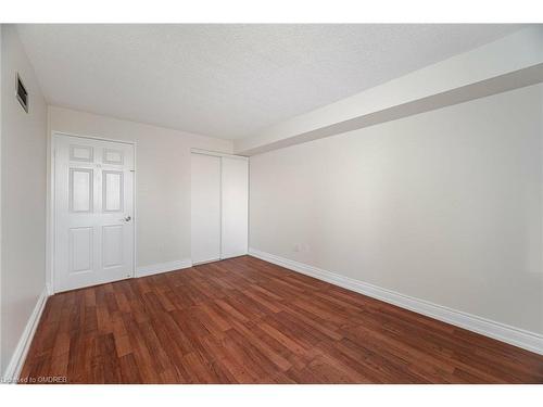 1004-400 Webb Drive, Mississauga, ON - Indoor Photo Showing Other Room