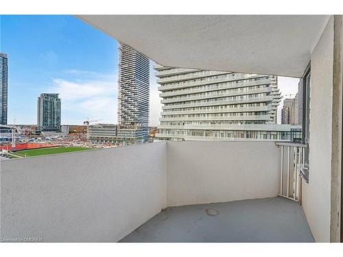 1004-400 Webb Drive, Mississauga, ON - Outdoor