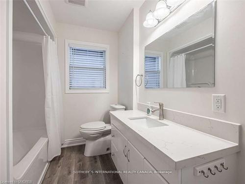 Upper-1063 Bedford Avenue, Burlington, ON - Indoor Photo Showing Bathroom