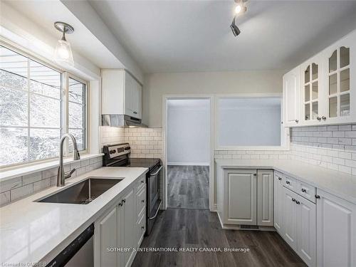 Upper-1063 Bedford Avenue, Burlington, ON - Indoor Photo Showing Kitchen With Upgraded Kitchen