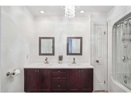 339 Wellbrook Avenue, Welland, ON - Indoor Photo Showing Bathroom